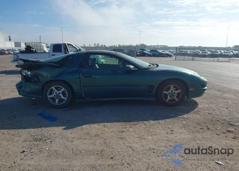 1998 Pontiac Firebird Trans Am z USA, uszkodzony, nr VIN 2G2FV22G2W2230717